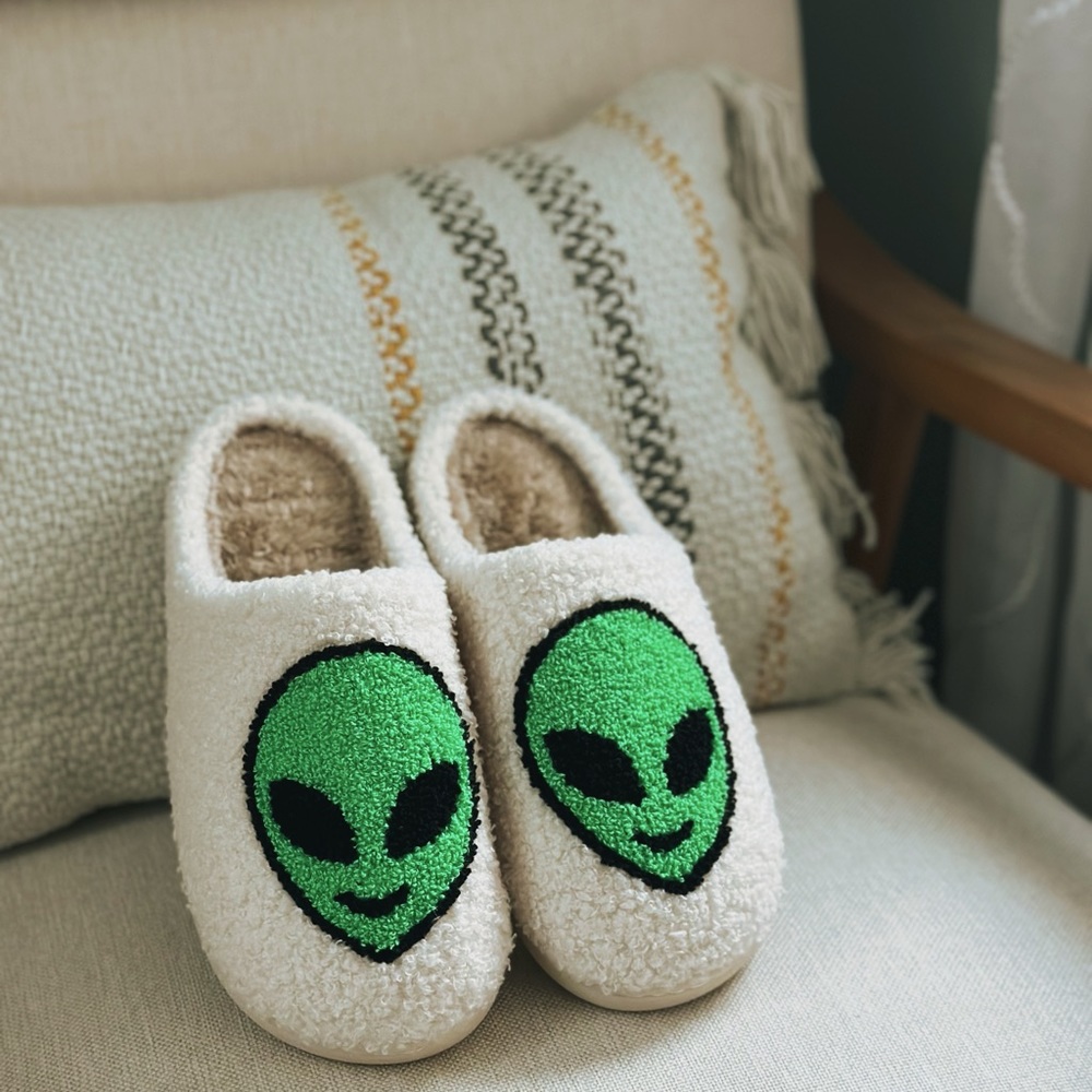 Manifesting Daydreams • NEW Alien Face Sherpa Slippers